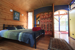 Skyhouse Retreat - Upstairs Bedroom, King sized bed